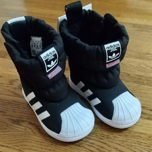 adidas(アディダス)のadidas ブーツ 12cm キッズ/ベビー/マタニティのベビー靴/シューズ(~14cm)(ブーツ)の商品写真