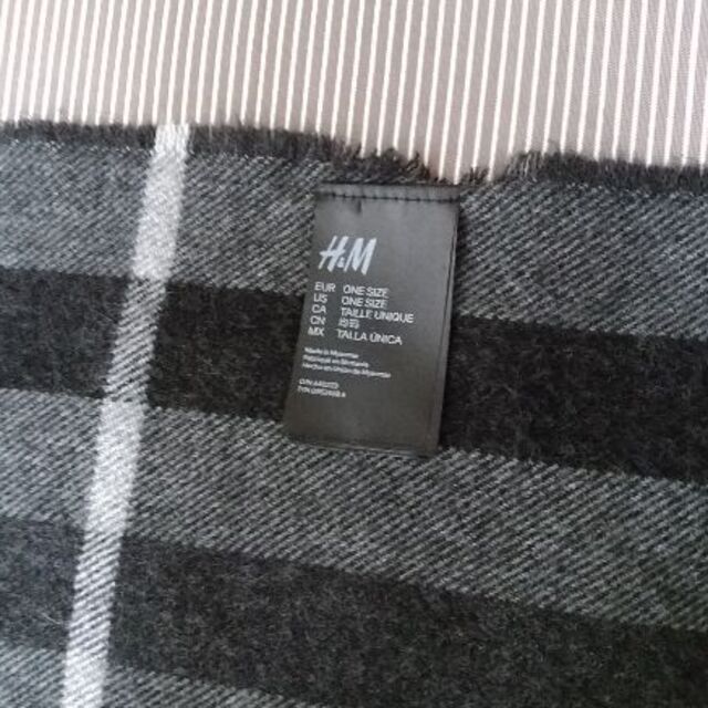 H&M(エイチアンドエム)のマフラー！H&M！800円→400円→300円 レディースのファッション小物(マフラー/ショール)の商品写真