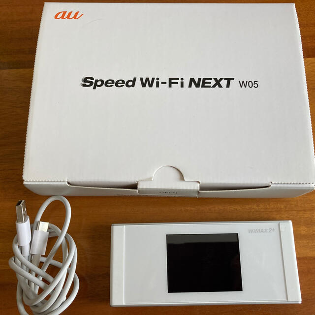 Huawei Speed Wi-Fi NEXT W05 ホワイト×シルバー  スマホ/家電/カメラのスマートフォン/携帯電話(その他)の商品写真