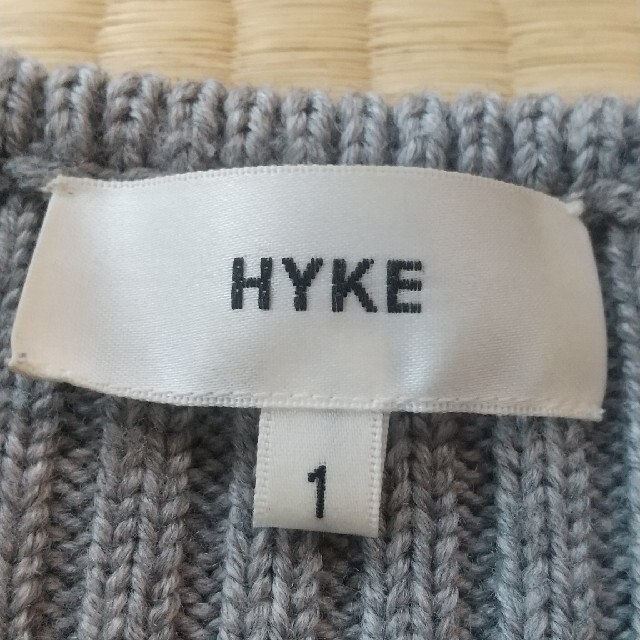 HYKE(ハイク)のHYKEグレーニットチュニックワンピース レディースのワンピース(ミニワンピース)の商品写真
