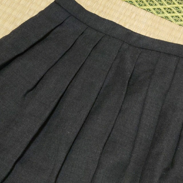 UNIQLO(ユニクロ)の訳あり⭐️ユニクロ ウール混プリーツスカート チャコールグレー 61cm レディースのスカート(ひざ丈スカート)の商品写真
