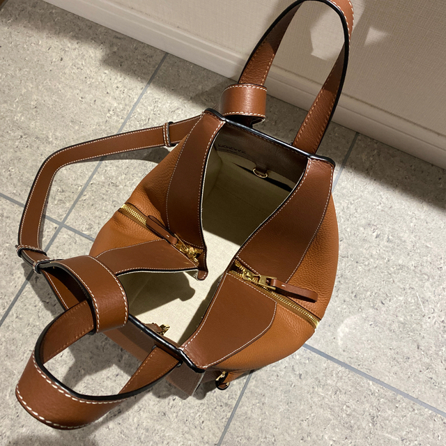 LOEWE(ロエベ)のlily様専用ロエベ ハンモック スモール loewe hammock 超美品　 レディースのバッグ(ショルダーバッグ)の商品写真