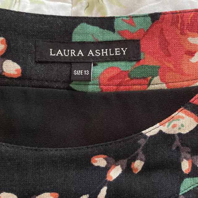 LAURA ASHLEY(ローラアシュレイ)のローラアシュレイ　花柄ワンピース　13号 レディースのワンピース(ひざ丈ワンピース)の商品写真