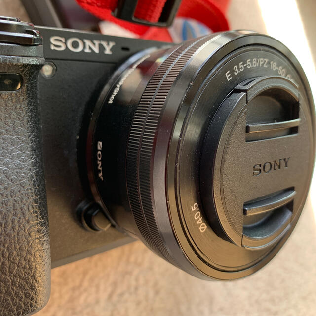 SONY(ソニー)のSONY ILCE-6300 ズームレンズキット スマホ/家電/カメラのカメラ(ミラーレス一眼)の商品写真