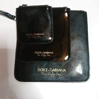 ドルチェアンドガッバーナ(DOLCE&GABBANA)のDOLCE&GABBANA 黒エナメルポーチ(ポーチ)