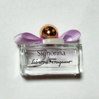 サルヴァトーレフェラガモ(Salvatore Ferragamo)のシニョリーナ(香水(女性用))