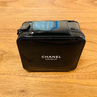 シャネル(CHANEL)のシャネルエナメル化粧ポーチ　ミニ（値下げ不可商品）(ポーチ)