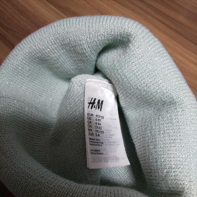 H&M(エイチアンドエム)の【新品】【未使用】H&M  girl  女の子 ４才ー８才 ニット帽 バタフライ キッズ/ベビー/マタニティのこども用ファッション小物(帽子)の商品写真