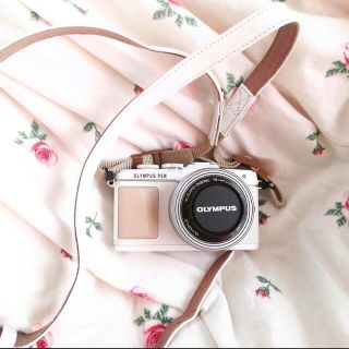 オリンパス(OLYMPUS)のOLYMPUS PEN LITE E-PL7(デジタル一眼)