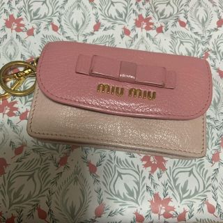 ミュウミュウ(miumiu)のmiumiuカードケース(パスケース/IDカードホルダー)