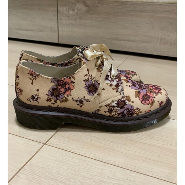 Dr.Martens(ドクターマーチン)の最終値下げ　激レア！！ドクターマーチン　花柄3ホールシューズ レディースの靴/シューズ(ローファー/革靴)の商品写真