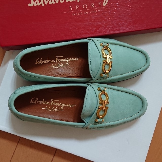 Salvatore Ferragamo(サルヴァトーレフェラガモ)のサルヴァトーレフェラガモ ローファー レディースの靴/シューズ(ローファー/革靴)の商品写真