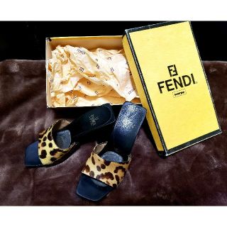 フェンディ(FENDI)のフェンディ　FENDI　ハラコ・レザー　サンダル　36(サンダル)