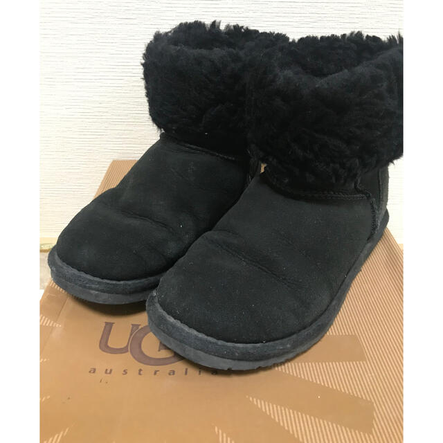 UGG(アグ)のUGG  アグ　ムートンブーツ　黒　クラシックショート　22センチ　 レディースの靴/シューズ(ブーツ)の商品写真