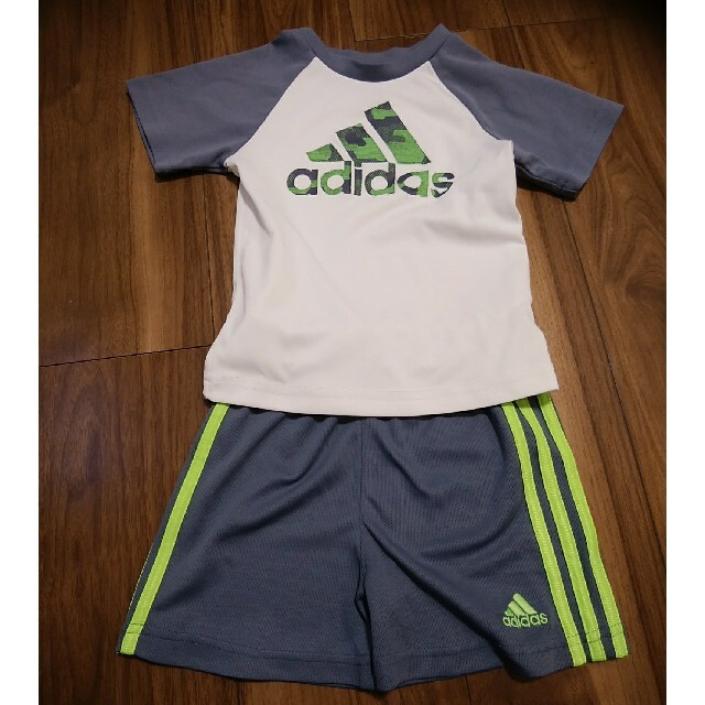 adidas(アディダス)のアディダス　セットアップ　８０㎝ キッズ/ベビー/マタニティのベビー服(~85cm)(Ｔシャツ)の商品写真