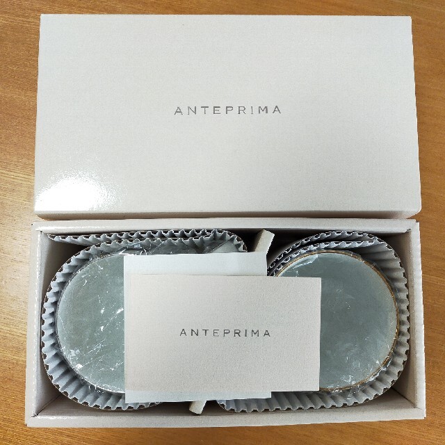 ANTEPRIMA(アンテプリマ)のANTEPRIMA ゴールド×シルバー ペアマグカップ インテリア/住まい/日用品のキッチン/食器(グラス/カップ)の商品写真