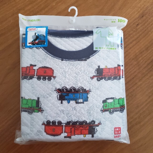 UNIQLO(ユニクロ)の新品未使用　UNIQLO　トーマス　パジャマ キッズ/ベビー/マタニティのキッズ服男の子用(90cm~)(パジャマ)の商品写真