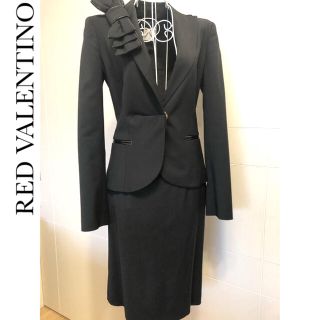 レッドヴァレンティノ(RED VALENTINO)の◆RED VALENTINO◆ 襟リボン スカートスーツ セットアップ ブラック(スーツ)