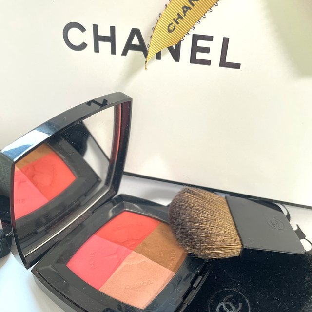 CHANEL(シャネル)のCHANEL銀座six限定品フェイスカラー　voyageチーク・ハイライト コスメ/美容のベースメイク/化粧品(チーク)の商品写真