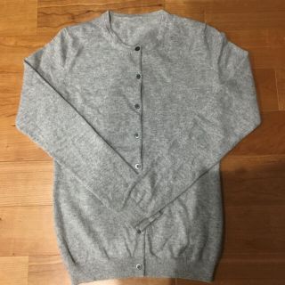 ユニクロ(UNIQLO)のユニクロ　カシミヤカーディガン　グレー　M(カーディガン)