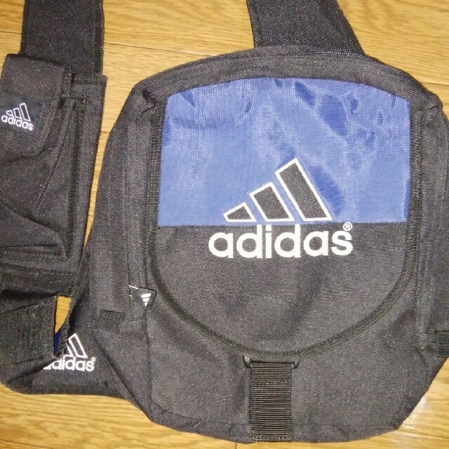 adidas(アディダス)のadidas 　斜め掛けバック メンズのバッグ(ショルダーバッグ)の商品写真
