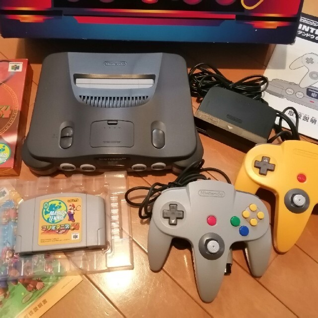 NINTENDO 64(ニンテンドウ64)の美品★任天堂６４ 本体  マリオテニス カセット付 エンタメ/ホビーのゲームソフト/ゲーム機本体(家庭用ゲーム機本体)の商品写真