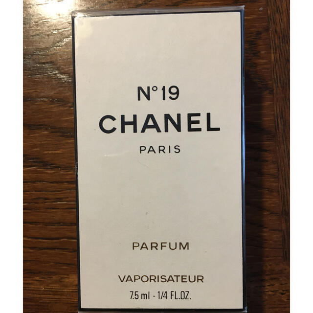 CHANEL No 19 PARFUM VAPORISATEUR 7.5 mlコスメ/美容