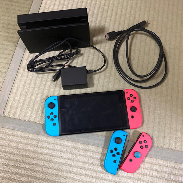 Nintendo Switch(ニンテンドースイッチ)のSwitch 初期型　ジョイコン4個　ジャンク エンタメ/ホビーのゲームソフト/ゲーム機本体(家庭用ゲーム機本体)の商品写真