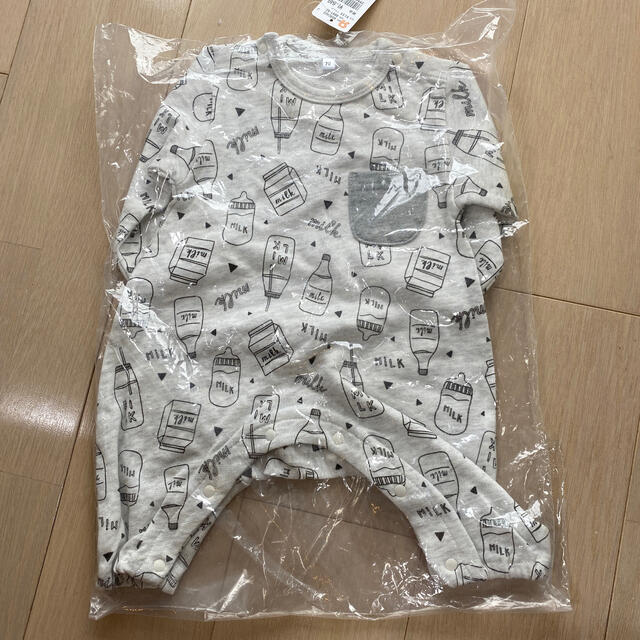 babyGAP(ベビーギャップ)のsale! 新品未使用　MILK柄ロンパース キッズ/ベビー/マタニティのベビー服(~85cm)(ロンパース)の商品写真