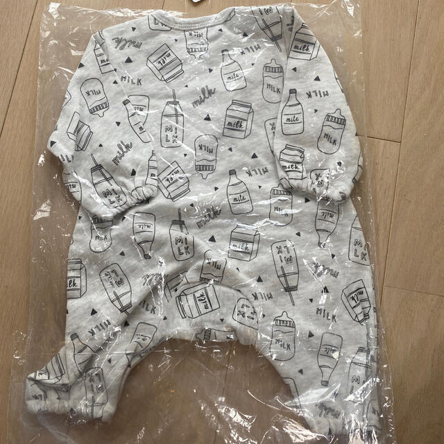 babyGAP(ベビーギャップ)のsale! 新品未使用　MILK柄ロンパース キッズ/ベビー/マタニティのベビー服(~85cm)(ロンパース)の商品写真