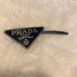 PRADA - PRADAトライアングル ヘアピンの通販｜ラクマ