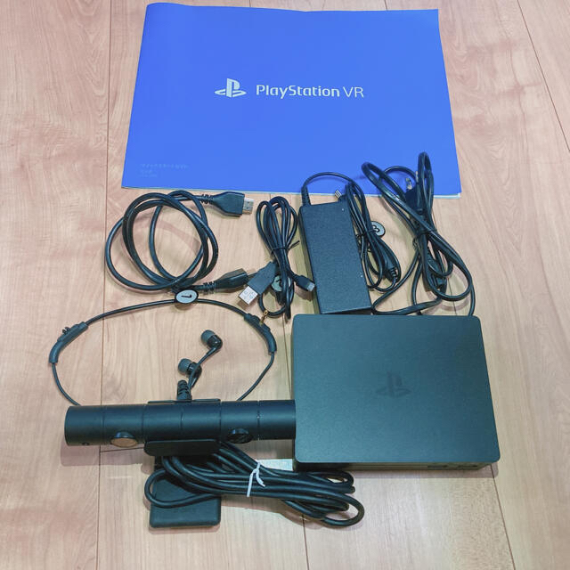 PlayStation VR(プレイステーションヴィーアール)のPS4 PS5 VRゴーグル WORLDS付きSONY CUHJ-16006 エンタメ/ホビーのゲームソフト/ゲーム機本体(その他)の商品写真