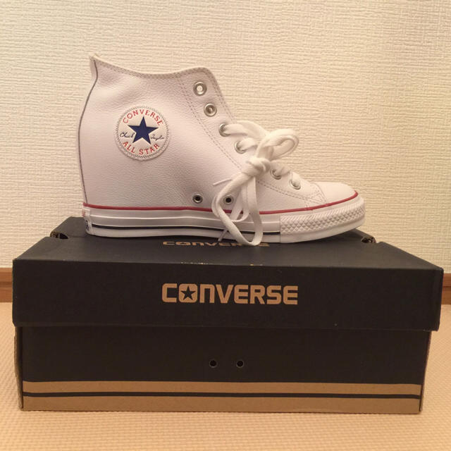 CONVERSE(コンバース)のConverse ラックス レザー あんこ様専用 レディースの靴/シューズ(スニーカー)の商品写真