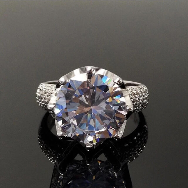 ジュエリープリンセスカット 7.9 CT ジルコニア　リング レディースのアクセサリー(リング(指輪))の商品写真