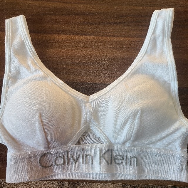 Calvin Klein(カルバンクライン)のsale【新品】Calvin Klein　スポーツブラ スポーツ/アウトドアのトレーニング/エクササイズ(トレーニング用品)の商品写真