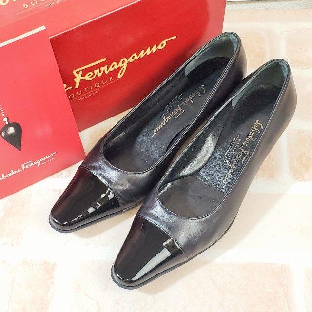 Ferragamo(フェラガモ)の美品 フェラガモ ☆ ブラックレザー パンプス 伊製 5 D 小さめ レディースの靴/シューズ(ハイヒール/パンプス)の商品写真