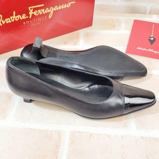 Ferragamo(フェラガモ)の美品 フェラガモ ☆ ブラックレザー パンプス 伊製 5 D 小さめ レディースの靴/シューズ(ハイヒール/パンプス)の商品写真