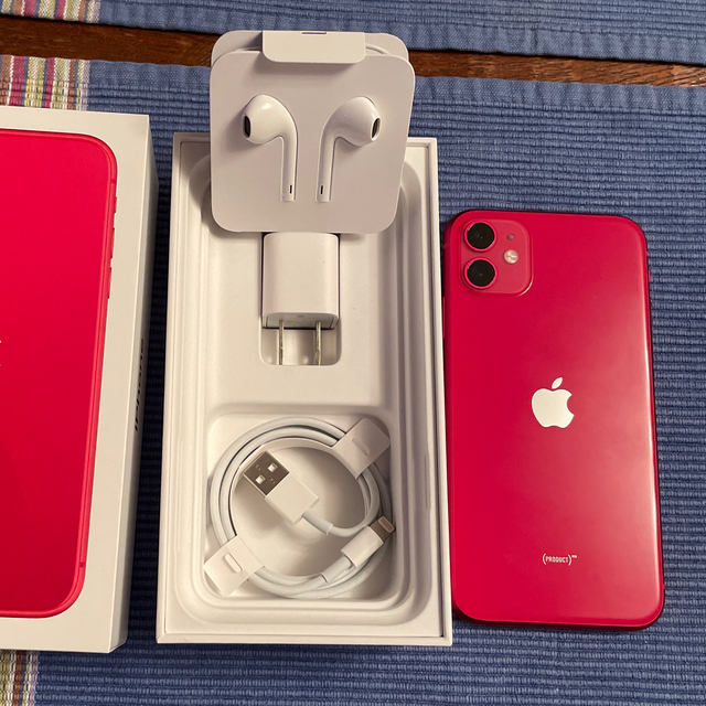 Apple(アップル)のiPhone 11 red 128GB SIMフリー スマホ/家電/カメラのスマートフォン/携帯電話(スマートフォン本体)の商品写真