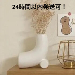 スリーコインズ(3COINS)の大人気　韓国インテリア　スリーコインズ　陶器フラワーベース　花瓶(花瓶)