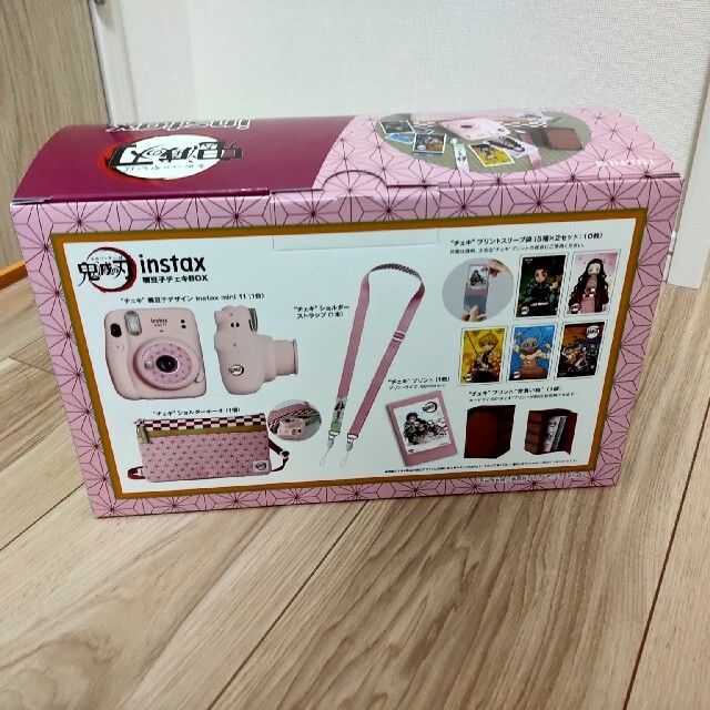 富士フイルム(フジフイルム)のチェキ　ｉｎｓｔａｘ　ｍｉｎｉ１１　鬼滅の刃ＢＯＸ　禰豆子　ピンク スマホ/家電/カメラのカメラ(フィルムカメラ)の商品写真