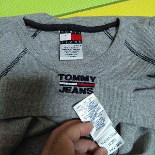 トミー(TOMMY)のTOMMY JEANS綿ベスト　コットンベスト　サイズＭ　グレー　タンクトップ？(ベスト)