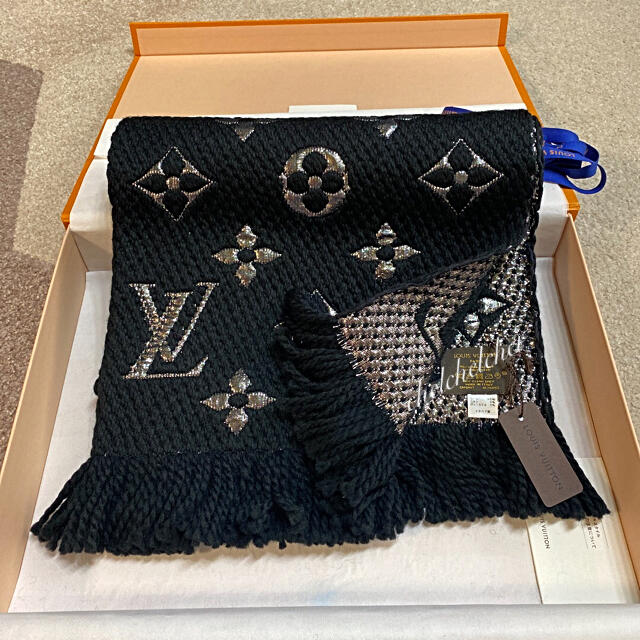 LOUIS VUITTON(ルイヴィトン)のさくちゃん様専用 正規品 新品 タグ付 ルイヴィトン エシャルプ ロゴマニア レディースのファッション小物(マフラー/ショール)の商品写真