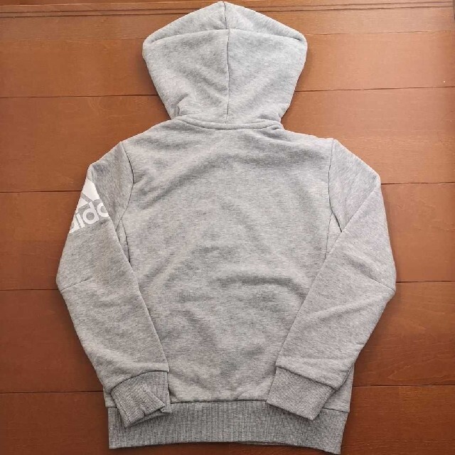 adidas(アディダス)の新品未使用　adidas　フルジップパーカー キッズ/ベビー/マタニティのキッズ服男の子用(90cm~)(ジャケット/上着)の商品写真