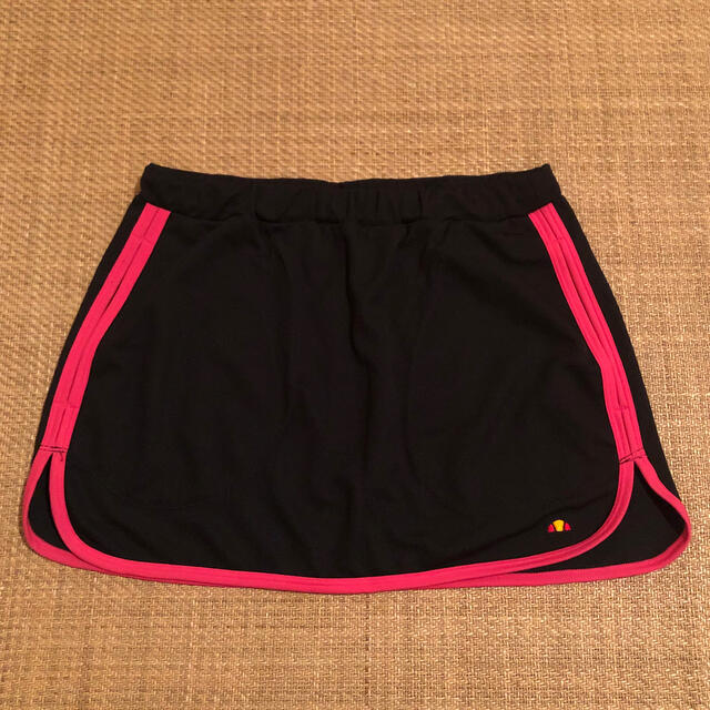 ellesse(エレッセ)のテニスウェア☆ellesse スコート スポーツ/アウトドアのテニス(ウェア)の商品写真