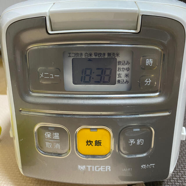 TIGER 炊飯器 炊飯ジャー JAl-R1 スマホ/家電/カメラの調理家電(炊飯器)の商品写真