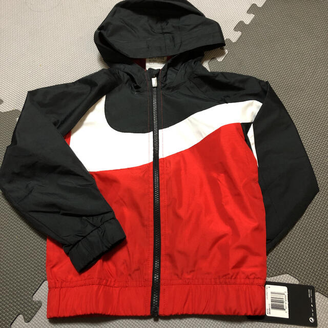 NIKE(ナイキ)のNIKEウィンドブレーカー/サイズ110/新品未使用 キッズ/ベビー/マタニティのキッズ服男の子用(90cm~)(ジャケット/上着)の商品写真