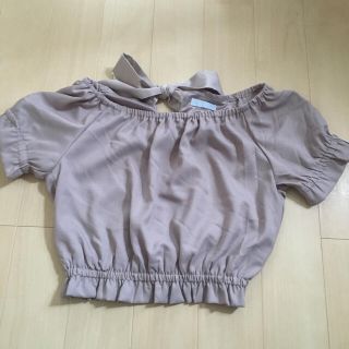 ティティアンドコー(titty&co)のバックリボンオフショルブラウス 美品(シャツ/ブラウス(半袖/袖なし))