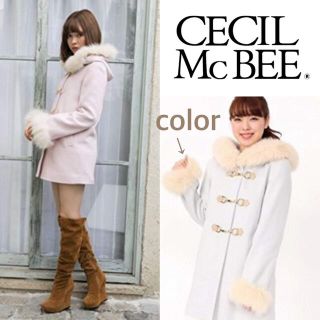 セシルマクビー(CECIL McBEE)の【人気品】CECIL McBEEビット付リアルファーコート 水色(ダッフルコート)