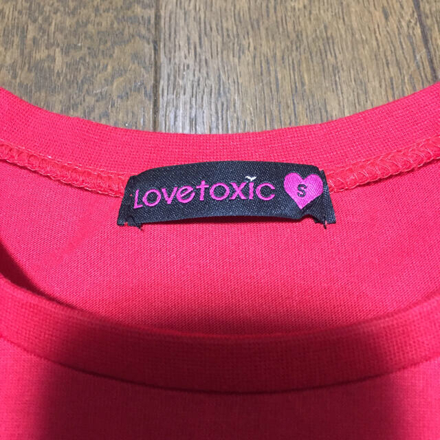 lovetoxic(ラブトキシック)のラブトキシック    赤の七分袖Tシャツ キッズ/ベビー/マタニティのキッズ服女の子用(90cm~)(Tシャツ/カットソー)の商品写真