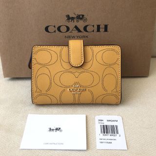 コーチ(COACH)の2020年秋冬新作★COACHシグネチャーレザー 二つ折り財布 イエローハニー (財布)